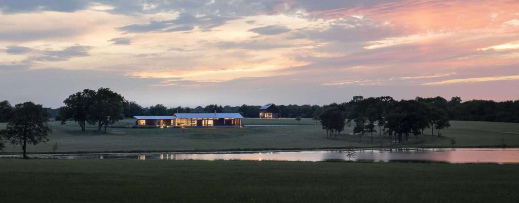 A custom, modern farmhouse by Lake Flato Architects